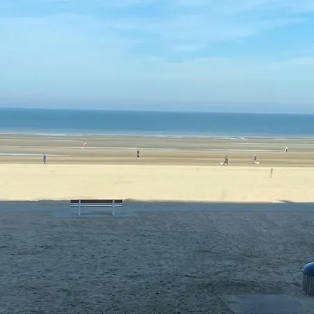 Estelle - Situe Sur Digue,face A La * De Panne